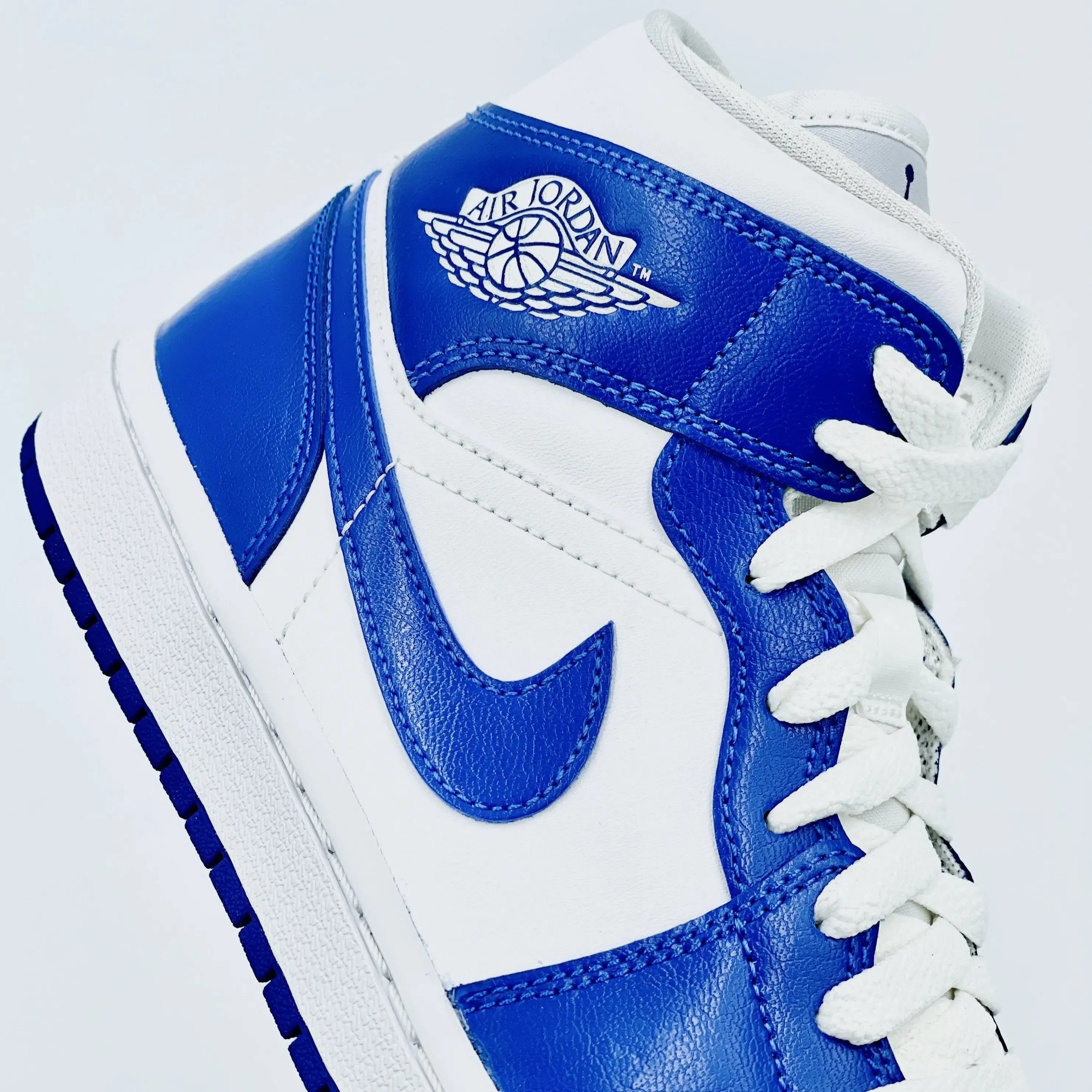 Jordan 1 Mid Kentucky